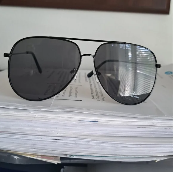 Women's Sunglasses - Picture 2 of 5